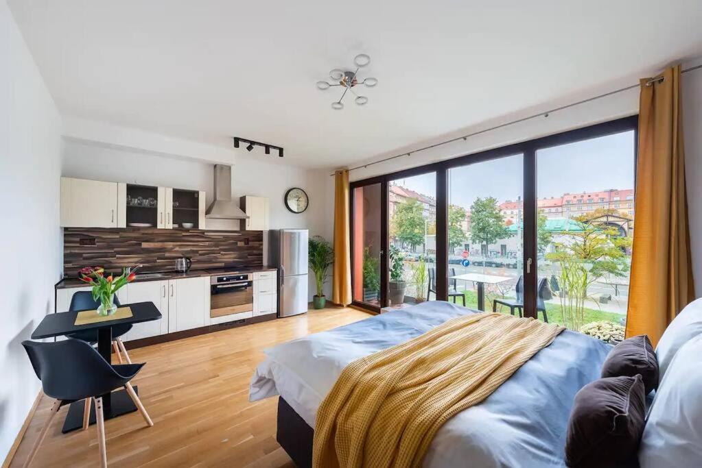 Apartment W/ Free Garage Parking براغ المظهر الخارجي الصورة
