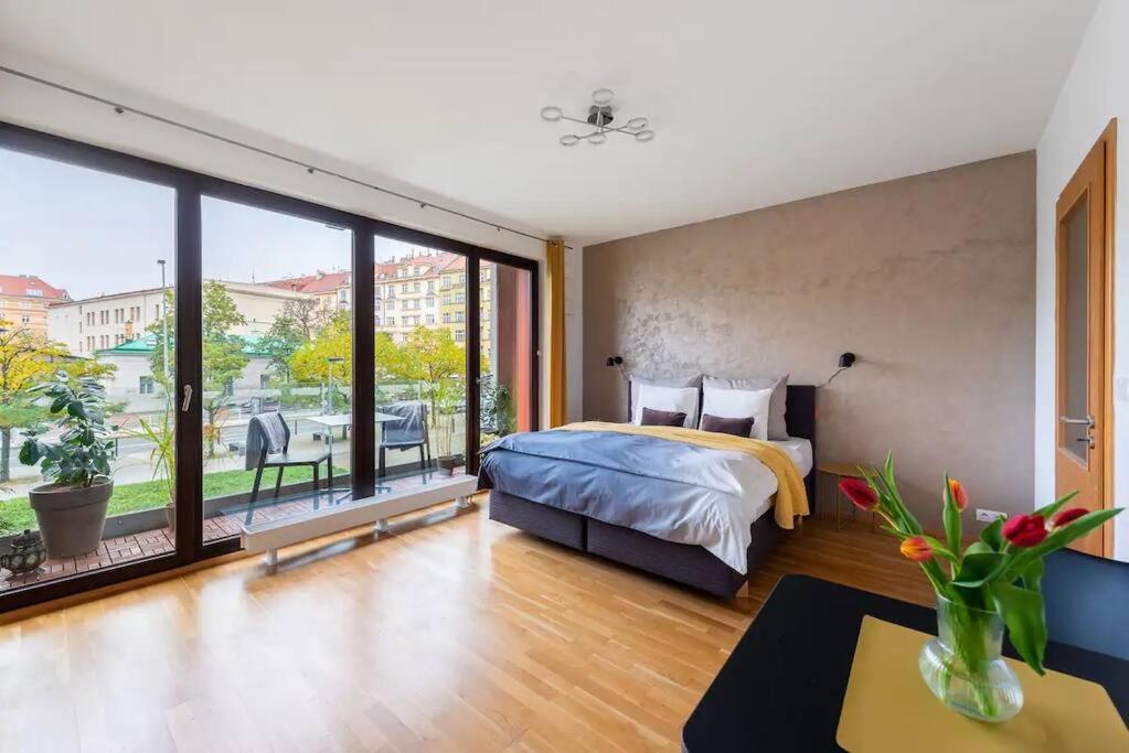 Apartment W/ Free Garage Parking براغ المظهر الخارجي الصورة